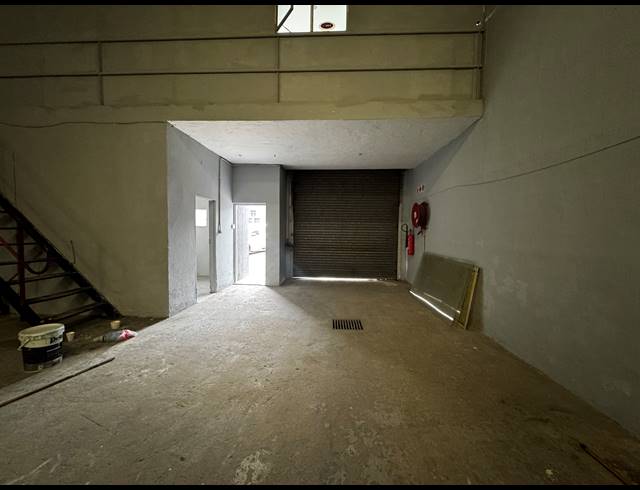 240M² MINI FACTORY TO LET IN PHOENIX INDUSTRIAL